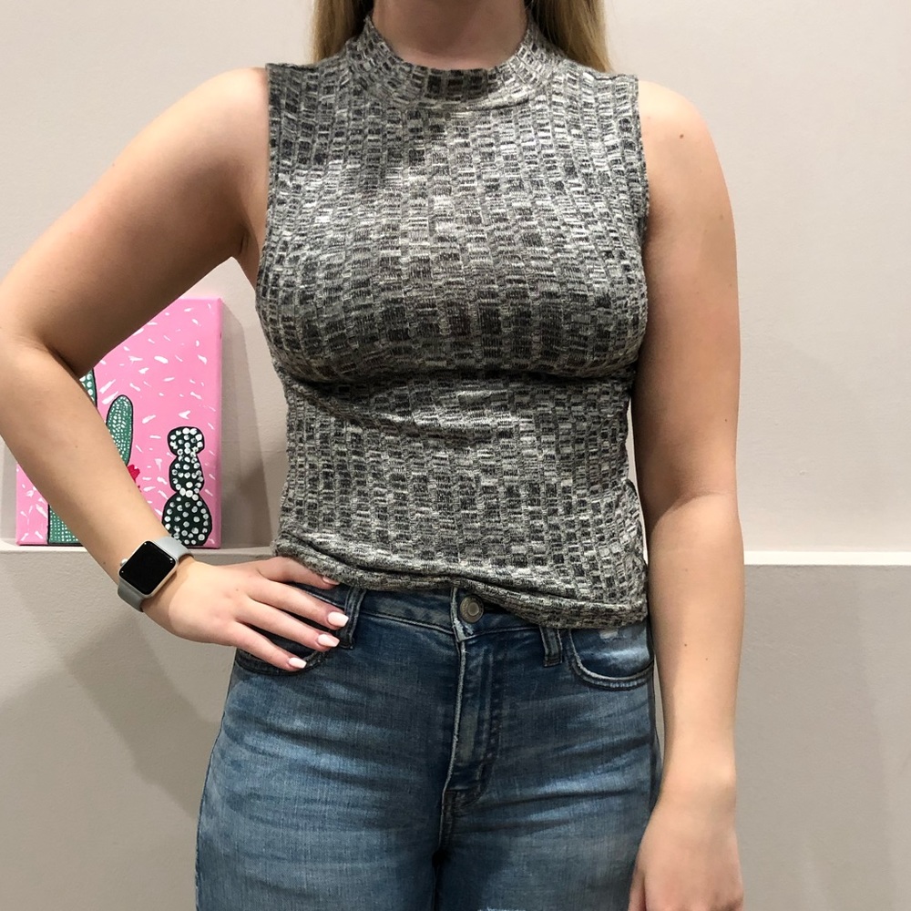 ⭐️Grey mock neck top⭐️